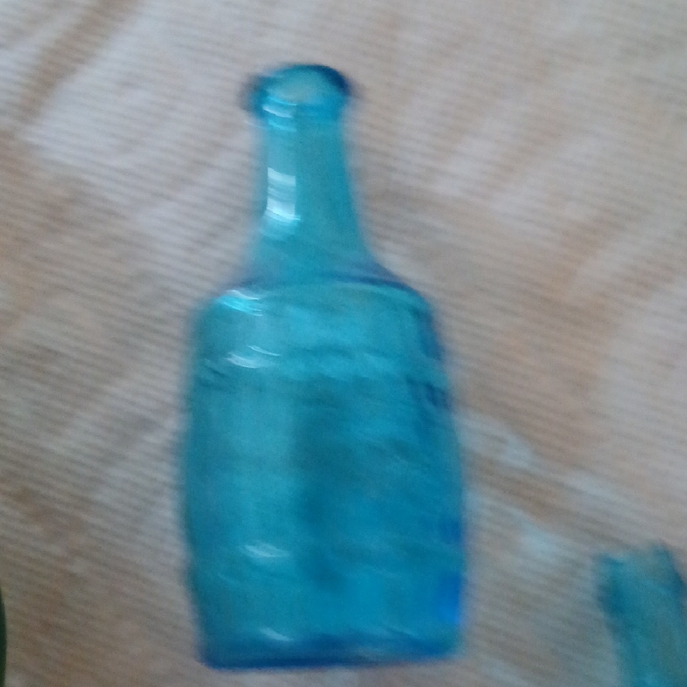 Elegant Glass Bottle Set - Blue and Green - Picture 3 of 13